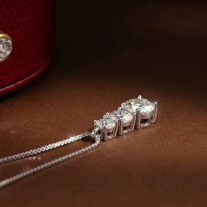Collana con pendente Moissanite in Argento 925 placcata Oro bianco - immagine 3