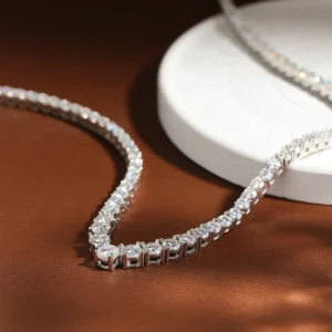 Collana Tennis Forma a V in Argento 925 e Moissanite - immagine 3