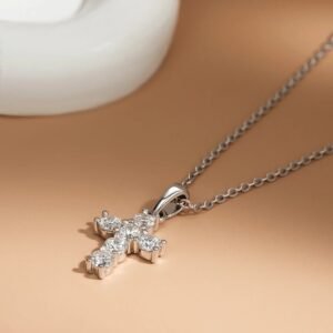 Collana con Croce Classica in Argento 925 e Moissanite - immagine 4
